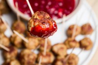 /album/galeria-de-fotos/spiced-turkey-meatballs-with-chillied-cranberry-sauce-allthatimeating-3-of-3-jpg/